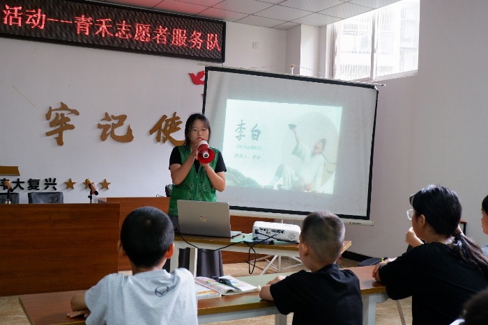 童趣一夏，守护成长——成都外国语学院暑期三下乡纪实