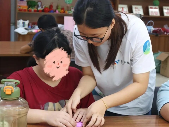 助残匠心,为爱同心——广东科技学院匠心助残服务队携手康园中心开展公益活动